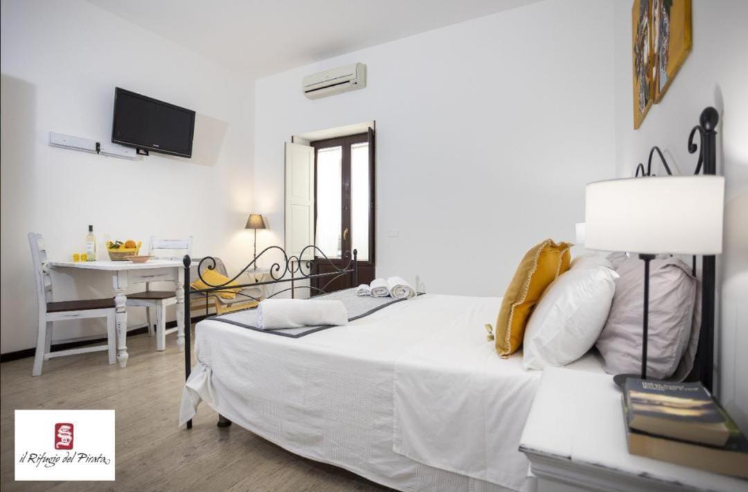 Il Rifugio Del Pirata Apartment Трапани Екстериор снимка
